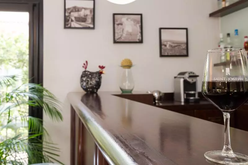 هتل Les Amandiers