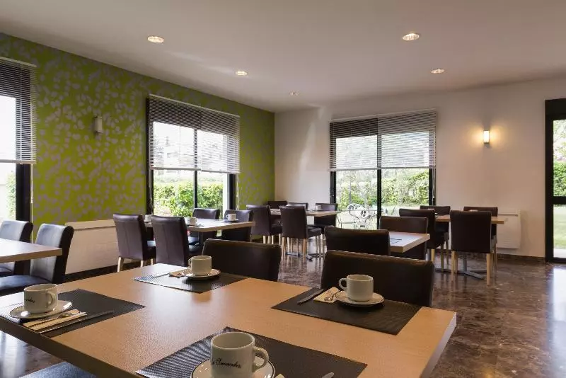 هتل Les Amandiers