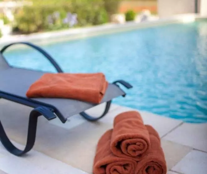 Отель Maison Chenet   Les Chambres Entre Vigne Et Garrigue   Teritoria