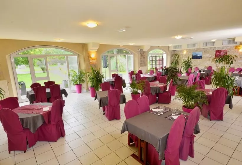 Отель Hôtel Restaurant La Ferme Du Mée Sur Seine
