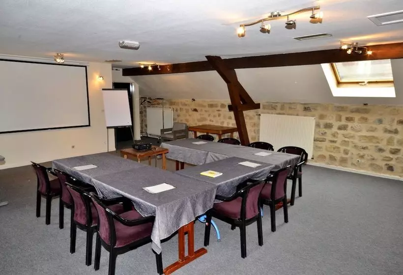 Отель Hôtel Restaurant La Ferme Du Mée Sur Seine