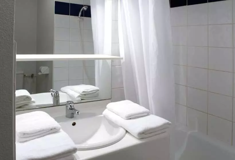 هتل Sejours & Affaires Annecy Le Pont Neuf