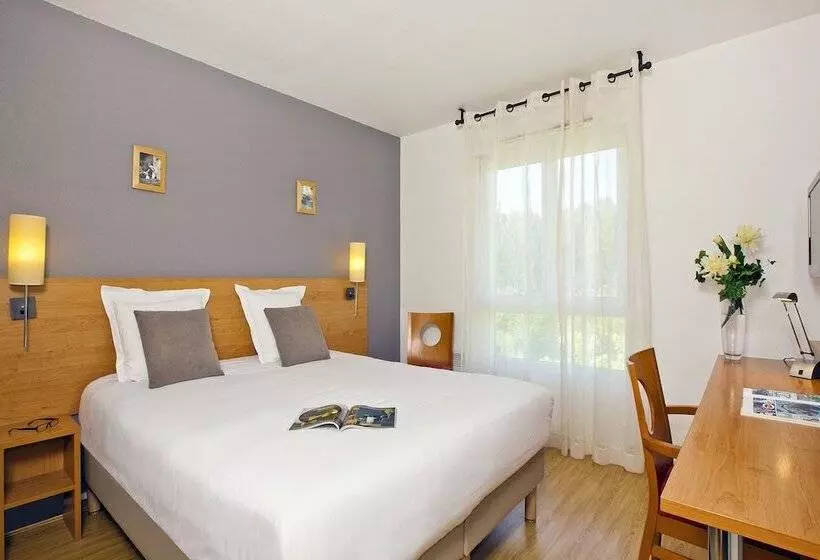 هتل Sejours & Affaires Annecy Le Pont Neuf