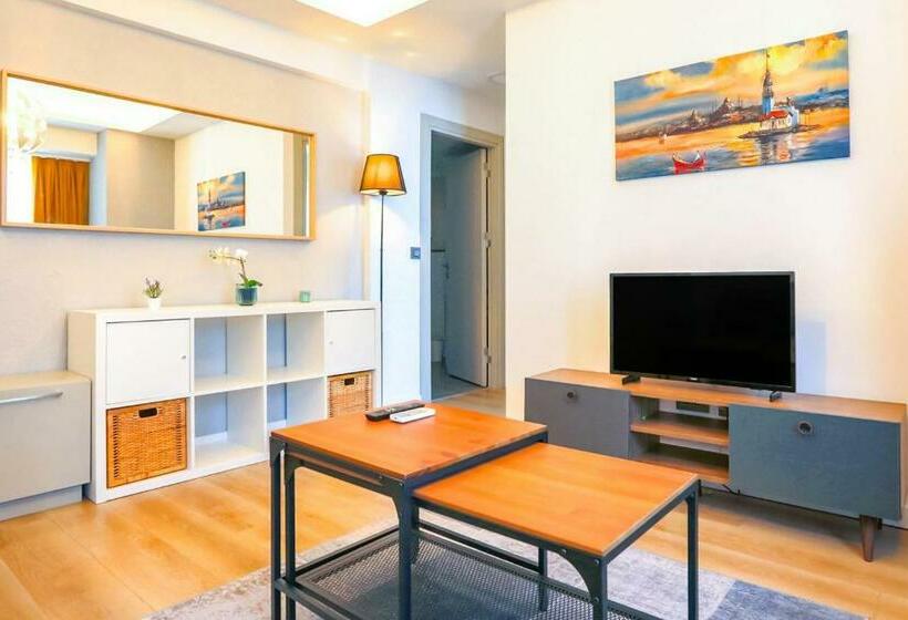 Comfy Flat 500 M To Uskudar Ferry Station