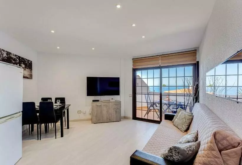 Wonderful Apartment With A Sea View, Wifi, Pool