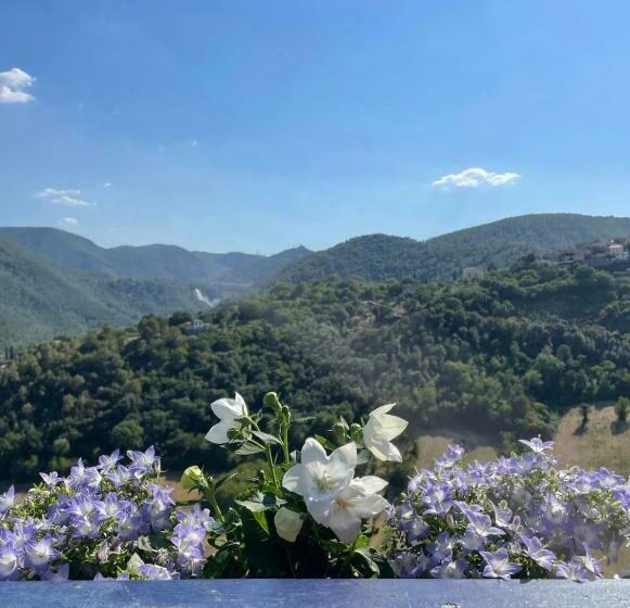 Casa Sulla Cascata Delle Marmore Con Vista