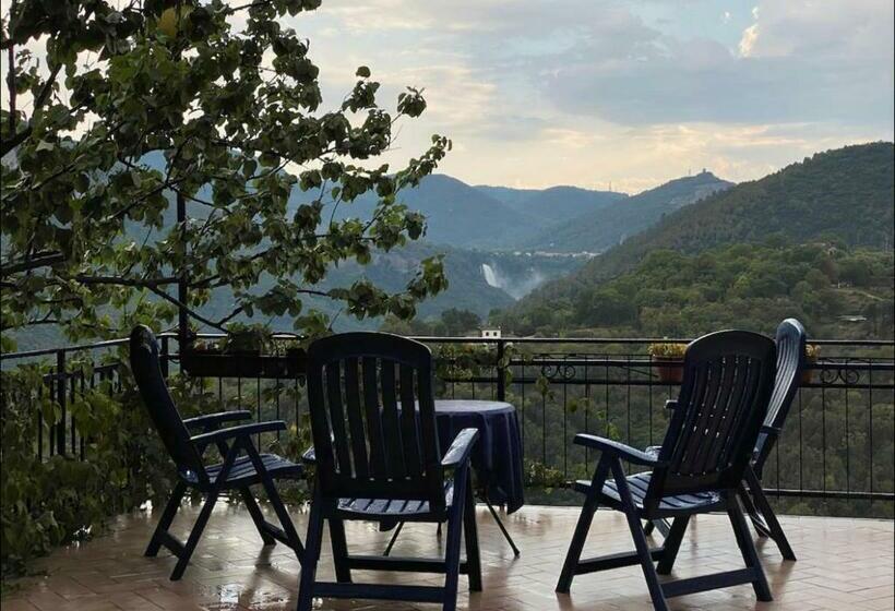 Casa Sulla Cascata Delle Marmore Con Vista