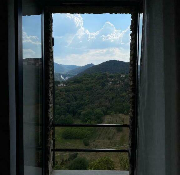 Casa Sulla Cascata Delle Marmore Con Vista