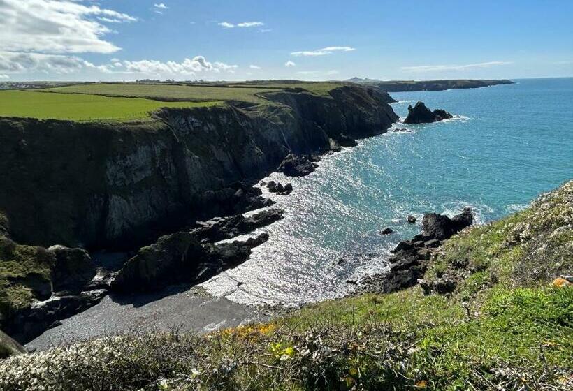 Cuddfan Fach   Pembrokeshire Stunning Barn Near The Coastal Path