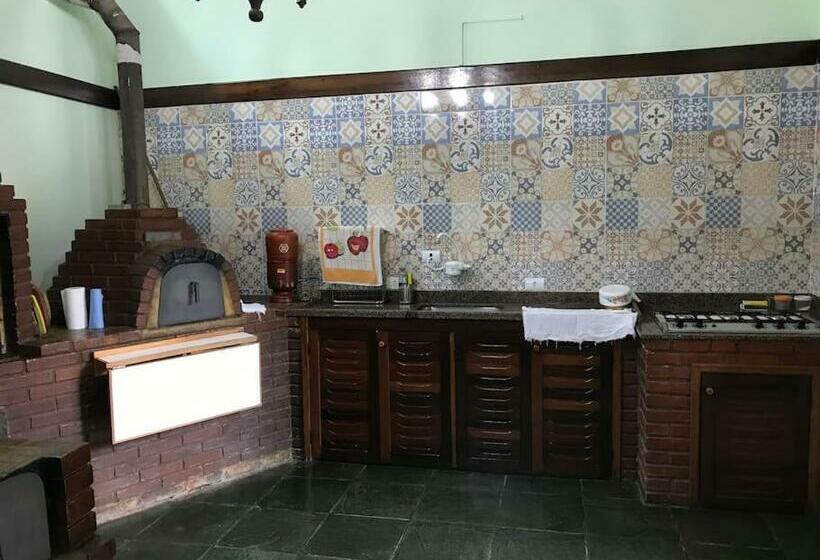 Lindo E Aconchegante Chalé Com Piscina, Lareira E Churrasqueira