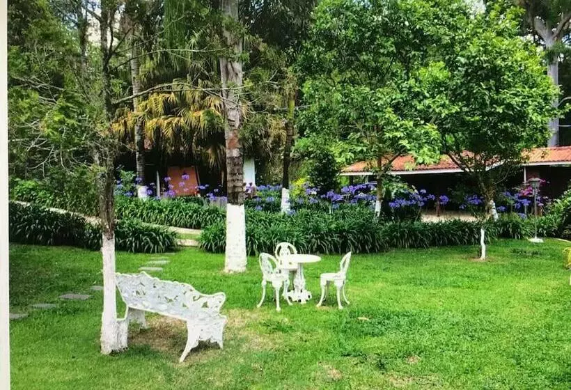 Lindo E Aconchegante Chalé Com Piscina, Lareira E Churrasqueira