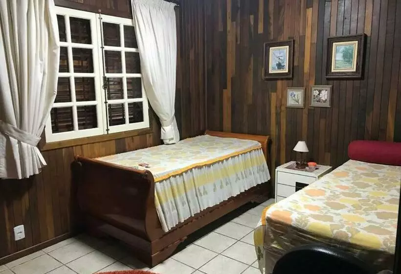 Lindo E Aconchegante Chalé Com Piscina, Lareira E Churrasqueira