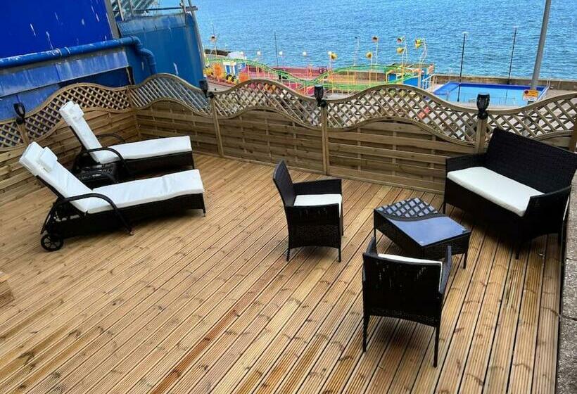 Sea View Lavish Apartment Sky Tv Whirlpool Bath Huge Balcony Newly Refurbished