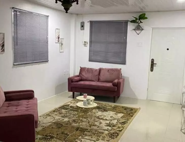 Charming 1 Bed House In Georgetown