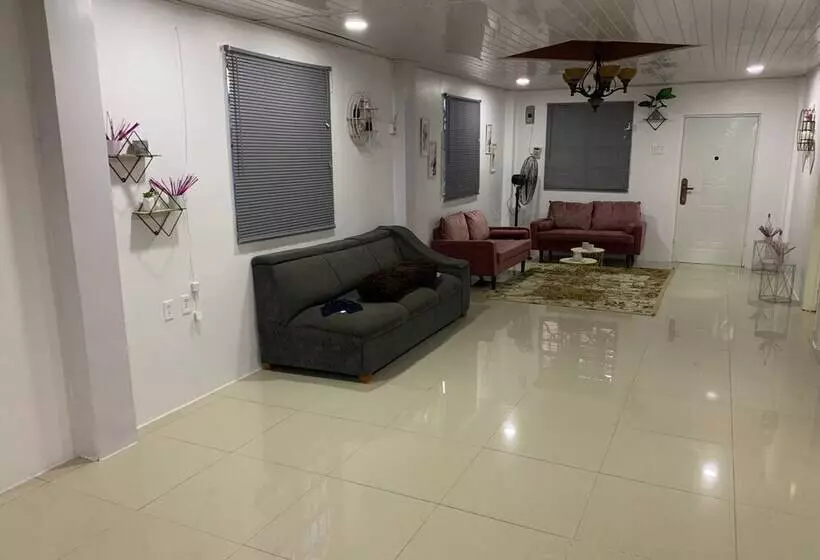 Charming 1 Bed House In Georgetown