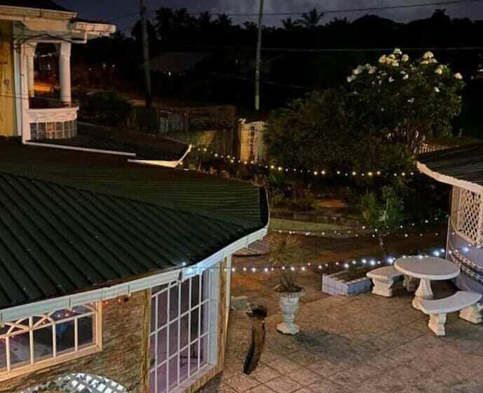 Charming 1 Bed House In Georgetown