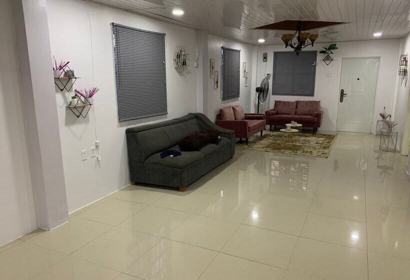 Charming 1 Bed House In Georgetown