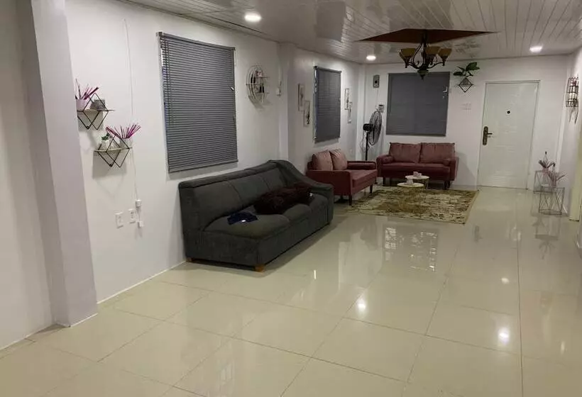 Charming 1 Bed House In Georgetown