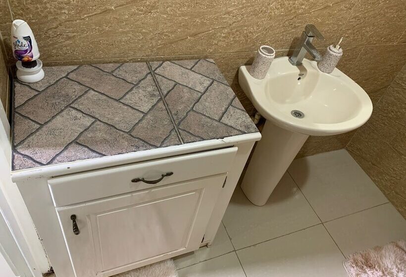 Charming 1 Bed House In Georgetown