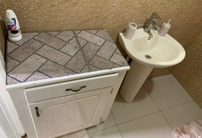 Charming 1 Bed House In Georgetown