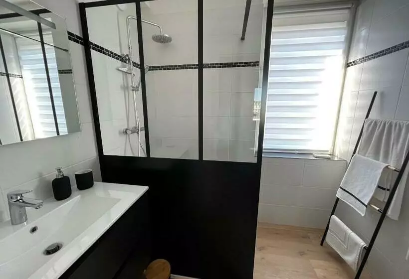 Lostendro, Appartements Vue Port