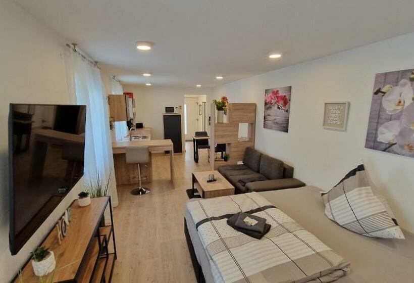 Pensão Appartment Ferienwohnung Mit Küche, Bad, Kostenlos Wlan, Modern Eingerichtet