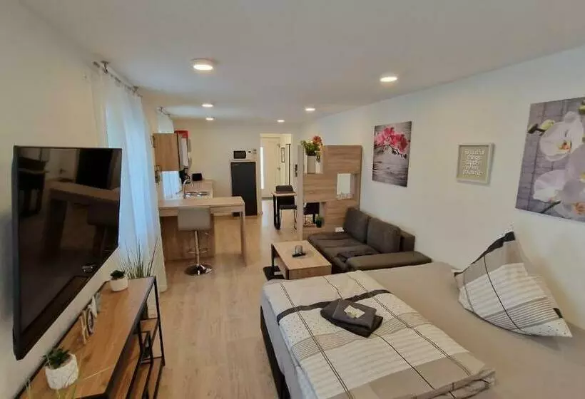 Majatalo Appartment Ferienwohnung Mit Küche, Bad, Kostenlos Wlan, Modern Eingerichtet