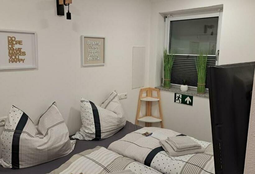Pensão Appartment Ferienwohnung Mit Küche, Bad, Kostenlos Wlan, Modern Eingerichtet