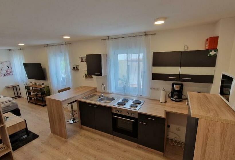 Pensão Appartment Ferienwohnung Mit Küche, Bad, Kostenlos Wlan, Modern Eingerichtet