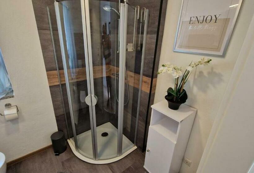 Pensão Appartment Ferienwohnung Mit Küche, Bad, Kostenlos Wlan, Modern Eingerichtet