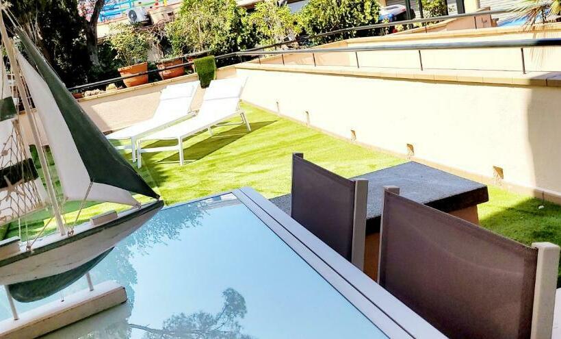 Precioso Apartamento Reformado En 1a Linea De Mar Sin Vistas