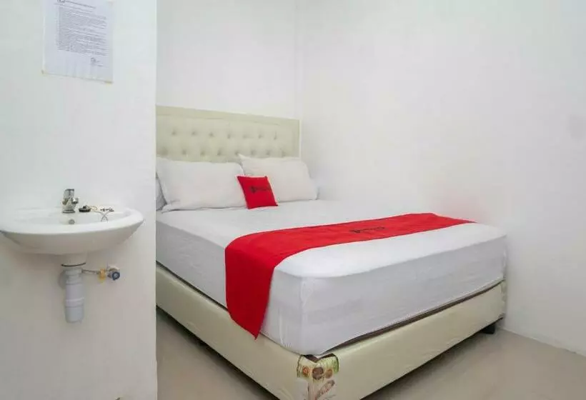 Hotelli Reddoorz Syariah Near Pelabuhan Ulee Lheue Banda Aceh