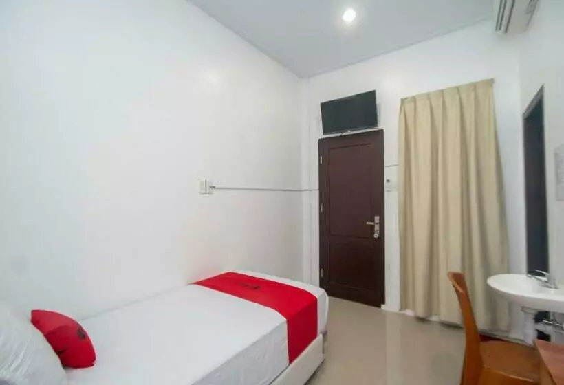 Hotelli Reddoorz Syariah Near Pelabuhan Ulee Lheue Banda Aceh