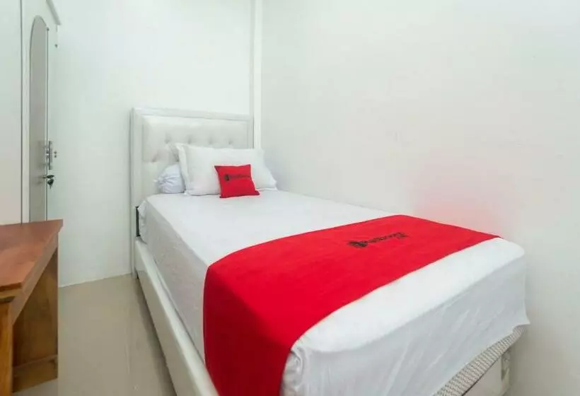 Hotelli Reddoorz Syariah Near Pelabuhan Ulee Lheue Banda Aceh