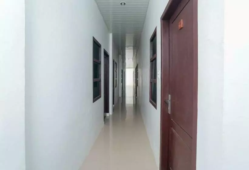 Hotelli Reddoorz Syariah Near Pelabuhan Ulee Lheue Banda Aceh