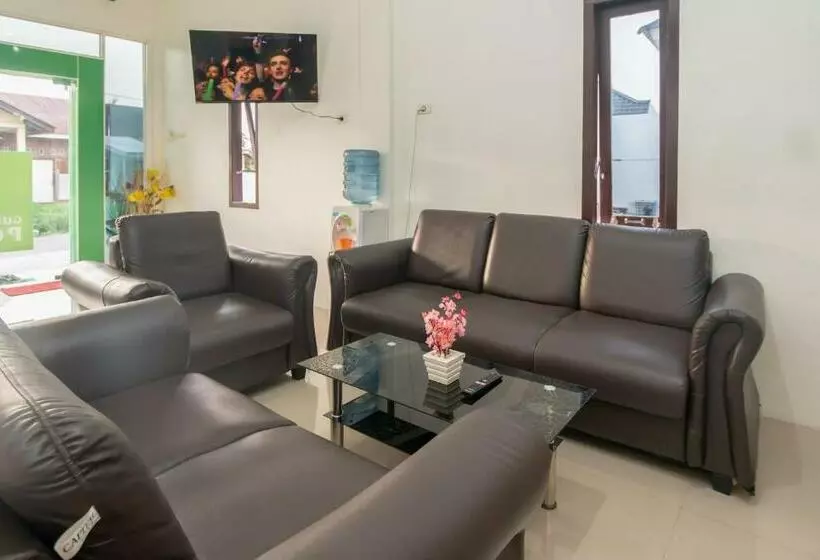 Hotelli Reddoorz Syariah Near Pelabuhan Ulee Lheue Banda Aceh