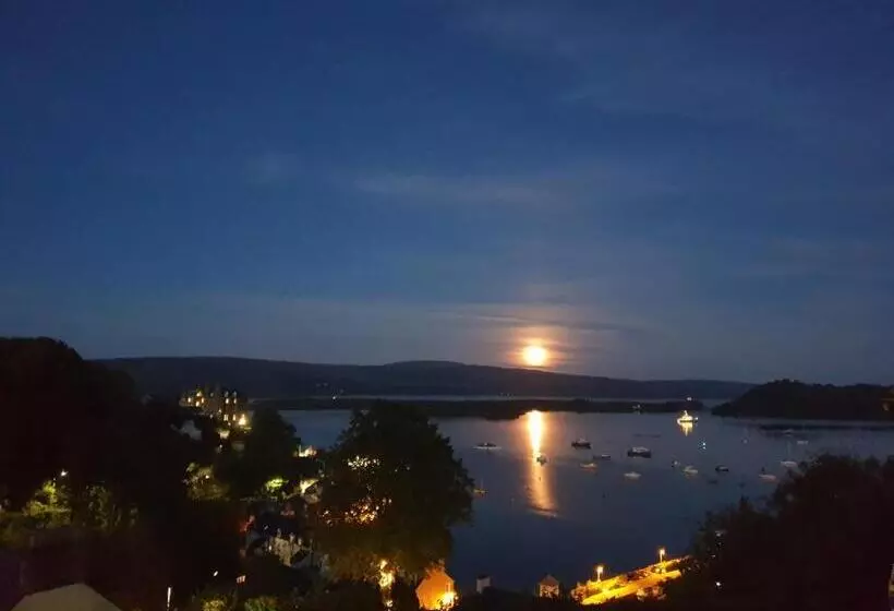 Aamiaismajoitus (B&B) Harbour View