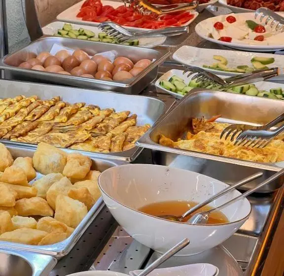 Hotelli Leon   Beach Front