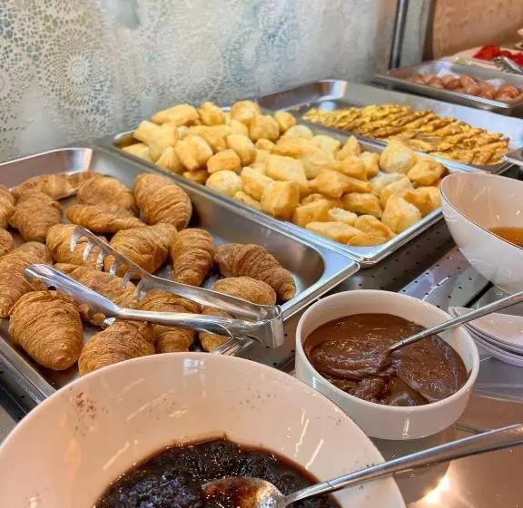 Hotelli Leon   Beach Front