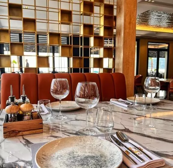 Hotelli Leon   Beach Front