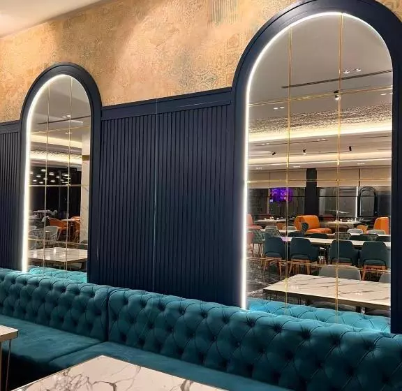 Hotelli Leon   Beach Front