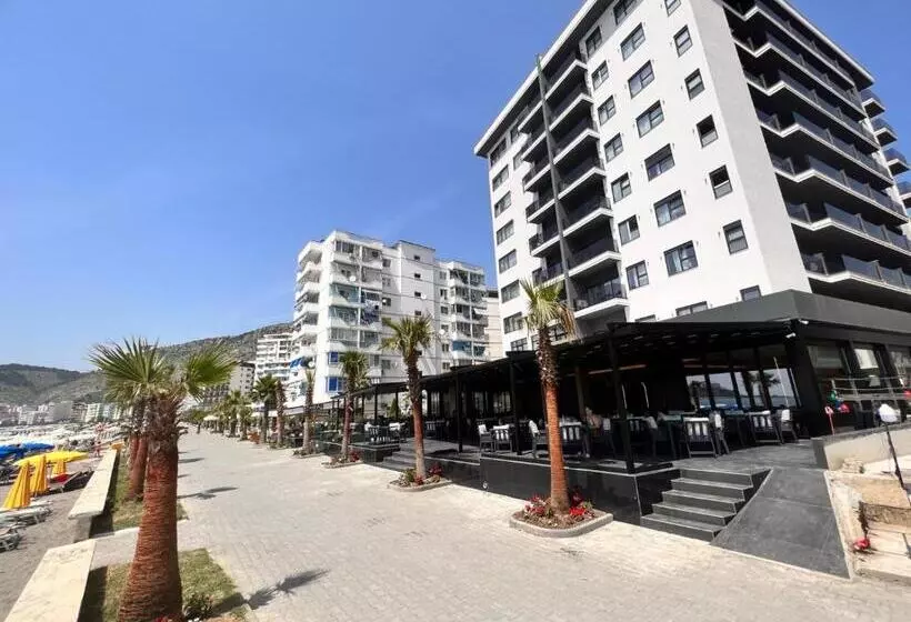Hotelli Leon   Beach Front