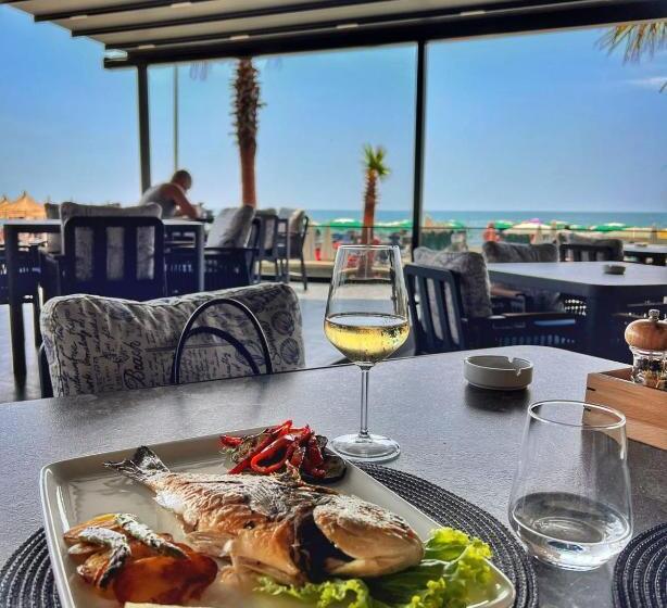 هتل Leon   Beach Front