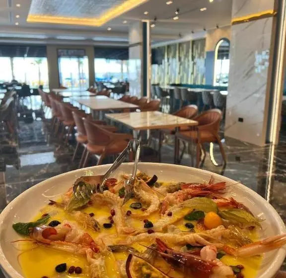 Hotelli Leon   Beach Front