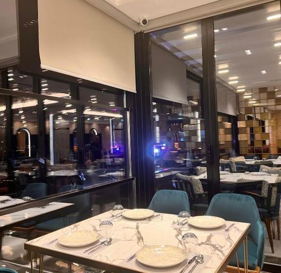 هتل Leon   Beach Front