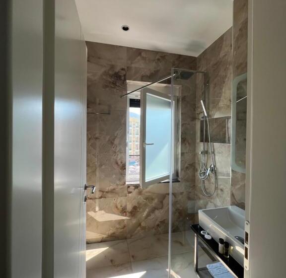 هتل Leon   Beach Front