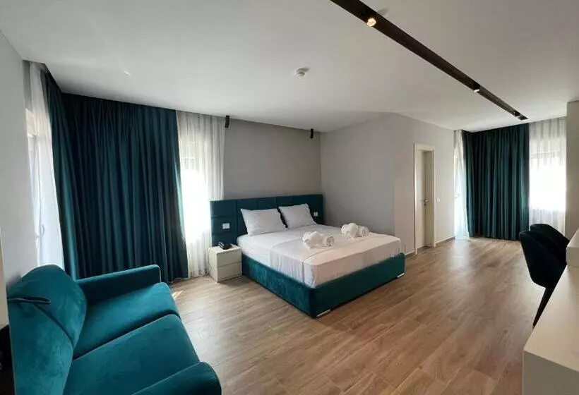 Hotelli Leon   Beach Front