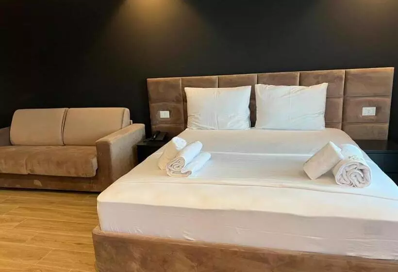 Hotelli Leon   Beach Front