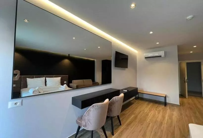 Hotelli Leon   Beach Front