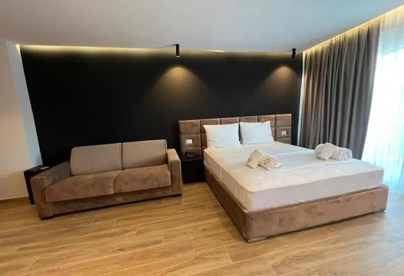 Hotelli Leon   Beach Front